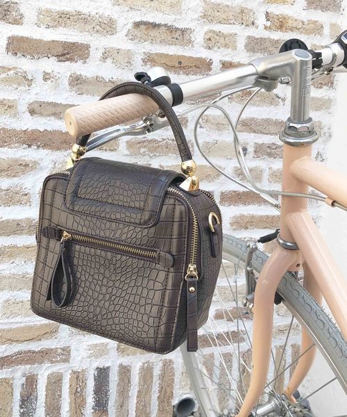 archives（アルシーヴ）の「スクエアZIP Bag（ショルダーバッグ・レディース・ブラック/ブラウン/レンガ・MEDIUM）」の14枚目の写真