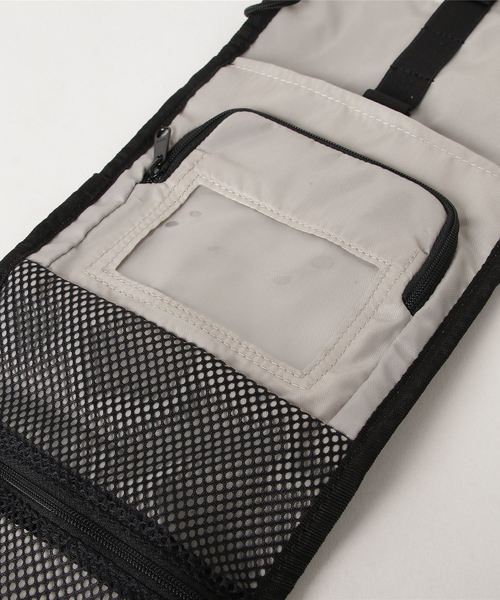 CHUMS(チャムス)の「【CHUMS】Spruce Pocket Organizer(ショルダーバッグ・メンズ・ブラック/ネイビー/レッド/グリーン/ブラック系その他/ワイン・FREE)」の9枚目の写真