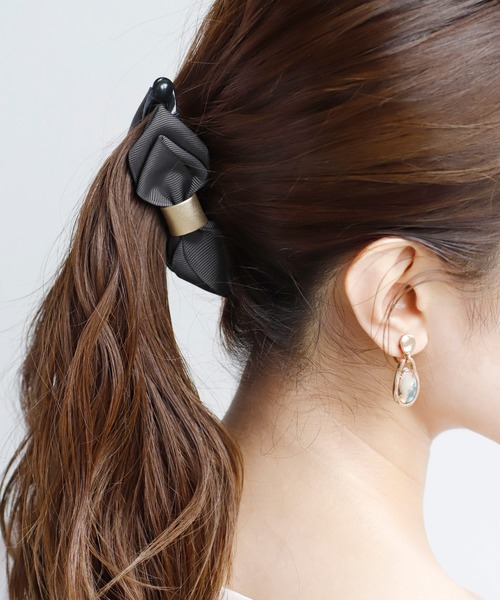 ANEMONE（アネモネ）の「グログランリボンのシンプルバナナクリップ（バレッタ/ヘアクリップ・レディース・グレー/ブラック/ネイビー・FREE）」の2枚目の写真