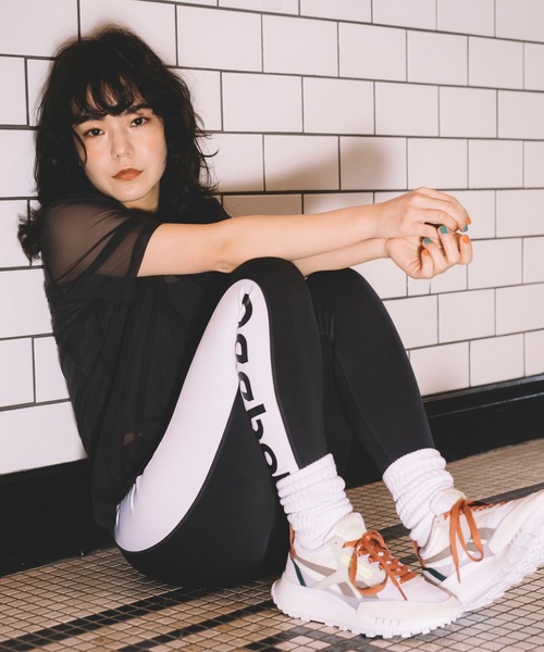 Reebok（リーボック）の「リニア ロゴ レギンス / Linear Logo Leggings（レギンス/スパッツ・レディース・ブラック/ネイビー・SMALL/MEDIUM/LARGE/X-LARGE/X-SMALL/XX-SMALL）」の9枚目の写真