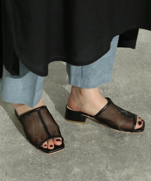 Factor=(ファクターイコール)の「チュールミュール/サンダル(サンダル・レディース・ブラック/アイボリー・M/L/S)」の3枚目の写真