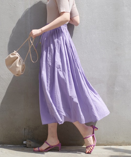 natural couture（ナチュラルクチュール）の「ギャザーフレアカラースカート（スカート・レディース・ブラック/パープル/カーキ/イエロー/ラベンダー・FREE）」の4枚目の写真