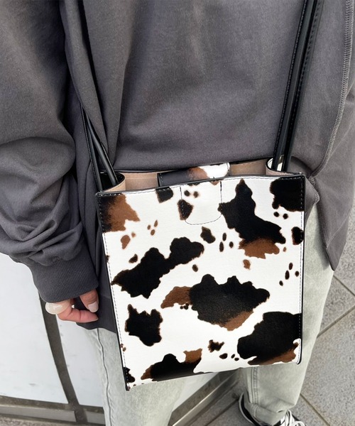 kutir（クティール）の「牛柄ショルダーバッグ（ショルダーバッグ・レディース・オフホワイト・FREE）」の4枚目の写真