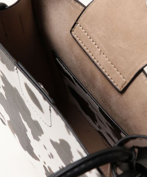 kutir（クティール）の「牛柄ショルダーバッグ（ショルダーバッグ・レディース・オフホワイト・FREE）」の9枚目の写真