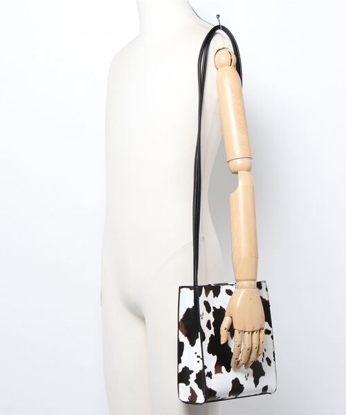 kutir（クティール）の「牛柄ショルダーバッグ（ショルダーバッグ・レディース・オフホワイト・FREE）」の10枚目の写真