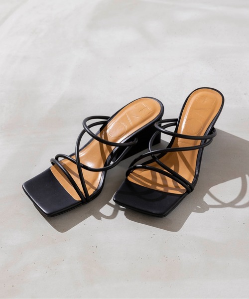 EVOL(イーボル)の「スクエアトゥサンダル(サンダル・レディース・ブラック/グレー・S/M/L)」の21枚目の写真