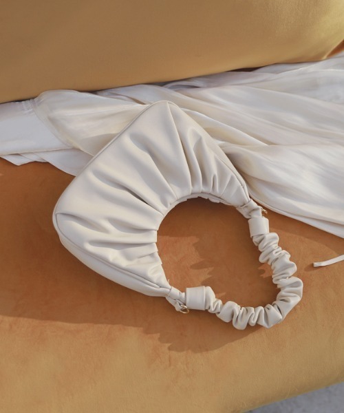 yuue' ( wear )（ユーイ）の「2wayレザーギャザーハンドバッグ ショルダーバッグ（ハンドバッグ・レディース・ベージュ/ライトブルー・FREE）」の5枚目の写真