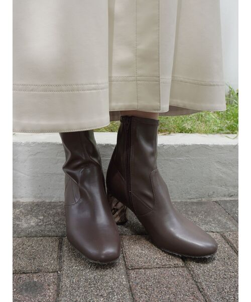 MERCURYDUO（マーキュリーデュオ）の「フェイクレザーストレッチショートブーツ（その他シューズ・レディース・ブラック/ブラウン/アイボリー・38/36）」の3枚目の写真