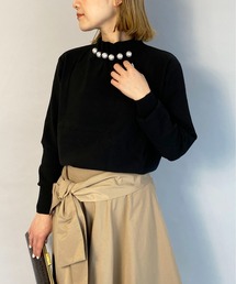 衿タックビッグパール付ニット
