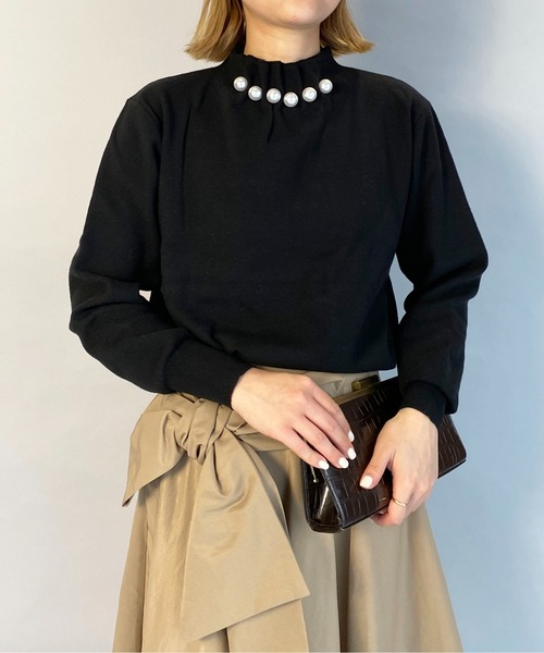 PICCIN（ピッチン）の「衿タックビッグパール付ニット（ニット/セーター・レディース・ブラック/オフホワイト/ピンクベージュ・M）」の7枚目の写真