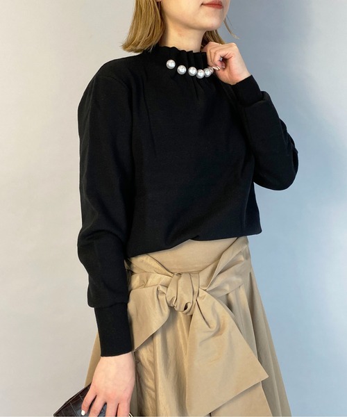 PICCIN（ピッチン）の「衿タックビッグパール付ニット（ニット/セーター・レディース・ブラック/オフホワイト/ピンクベージュ・M）」の10枚目の写真