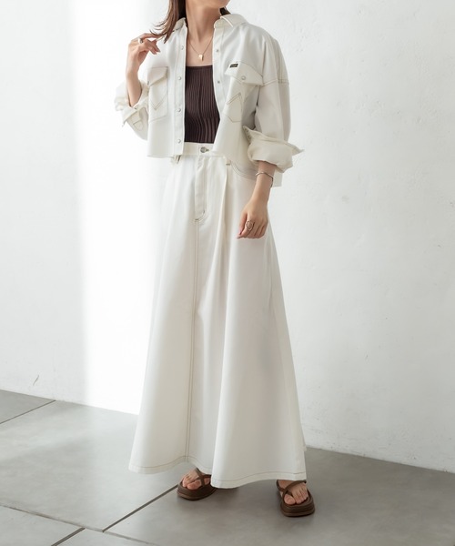 mystic（ミスティック）の「Wrangler別注フレアロングスカート（スカート・レディース・オフホワイト/ブラック/ブルー・1/2）」の5枚目の写真