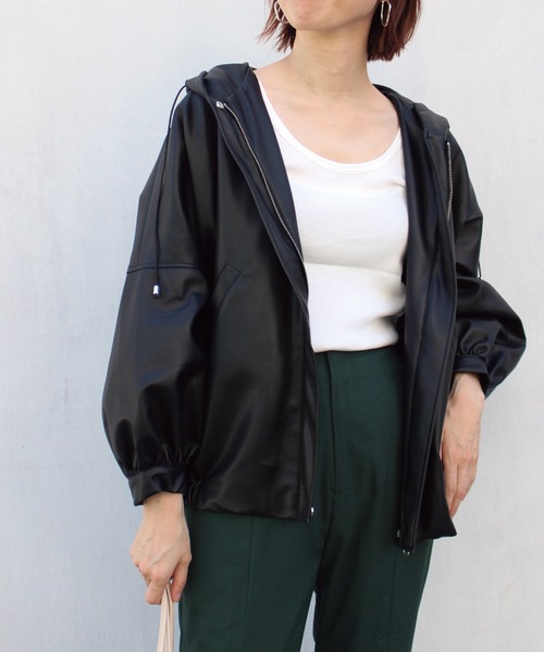 LAVEANGE(ラビアンジェ)の「ビックシルエット フェイクレザーフードブルゾン(ブルゾン・レディース・ブラック/ベージュ/カーキ・LL/3L/4L/M)」の12枚目の写真