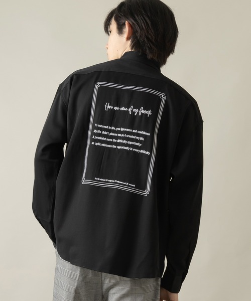 SlashDate(スラッシュデイト)の「ナチュラルストレッチ バックフォトプリント&バック刺繍トロミシャツ(シャツ/ブラウス・メンズ・ホワイト/ブラック/ブラック系その他/ブラック系その他2・M/L)」の3枚目の写真