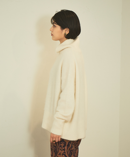 Rouge vif（ルージュヴィフ）の「ラクーンタートルニットプルオーバー（ニット/セーター・レディース・ホワイト/ベージュ/ブラック・フリー）」の4枚目の写真