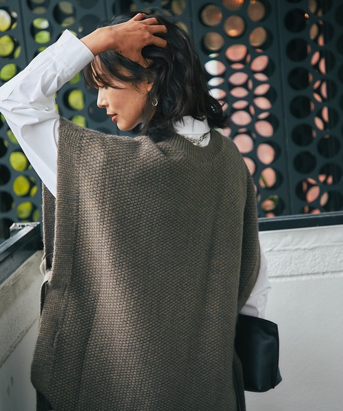 RIVE DROITE（リヴドロワ）の「コーデにアクセントをつけてくれる　カノコ編2wayニットベスト（ニット/セーター・レディース・ブラウン・FREE）」の11枚目の写真