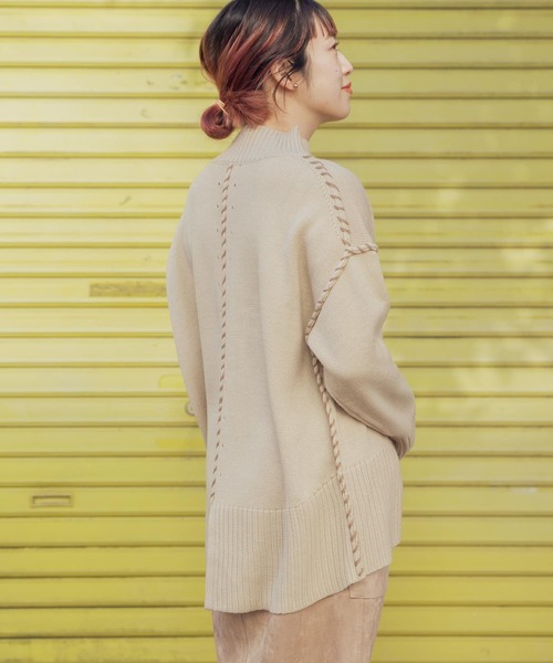 ITEMS URBANRESEARCH(アイテムズ アーバンリサーチ)の「バックスリットハンドメイドニット(ニット/セーター・レディース・グレー系その他/モカ/チャコールグレー/グリーン/ブラウン/パープル・FREE)」の3枚目の写真