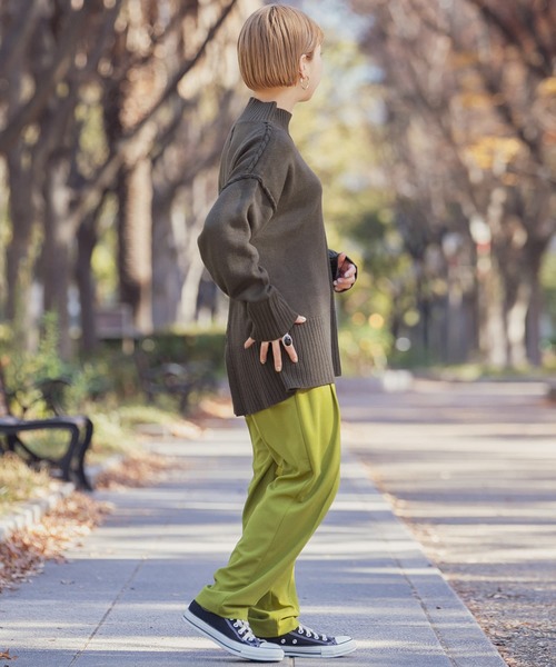 ITEMS URBANRESEARCH(アイテムズ アーバンリサーチ)の「バックスリットハンドメイドニット(ニット/セーター・レディース・グレー系その他/モカ/チャコールグレー/グリーン/ブラウン/パープル・FREE)」の21枚目の写真