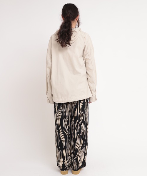 RNA-N（アールエヌエーエヌ）の「J1996 オックスアノラックパーカー（マウンテンパーカー・レディース・オリーブ/ナチュラル・MEDIUM）」の4枚目の写真