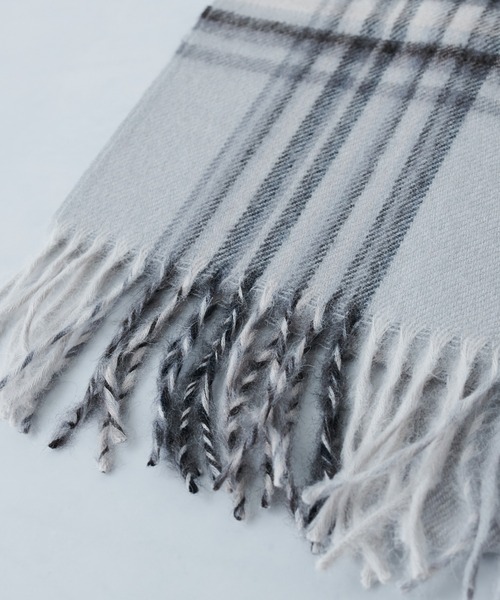 THE INOUE BROTHERS（ザイノウエブラザーズ）の「【THE INOUE BROTHERS/ザ イノウエ ブラザーズ】 Check Brushed Scarf/アルパカ マフラー（マフラー・メンズ・ベージュ/グレー・FREE）」の3枚目の写真