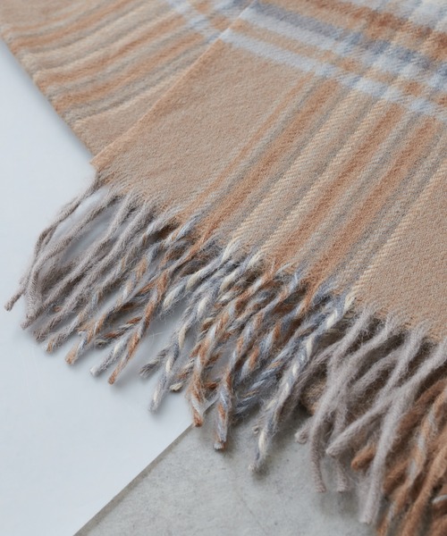 THE INOUE BROTHERS（ザイノウエブラザーズ）の「【THE INOUE BROTHERS/ザ イノウエ ブラザーズ】 Check Brushed Scarf/アルパカ マフラー（マフラー・メンズ・ベージュ/グレー・FREE）」の4枚目の写真