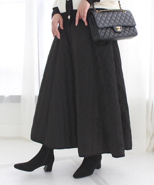 MODE ROBE（モードローブ）の「キルティングフレアスカート（スカート・レディース・ブラック/カーキ/アイボリー・FREE）」の21枚目の写真