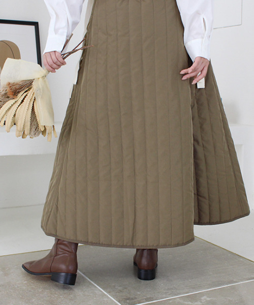 MODE ROBE（モードローブ）の「キルティングフレアスカート（スカート・レディース・ブラック/カーキ/アイボリー・FREE）」の6枚目の写真