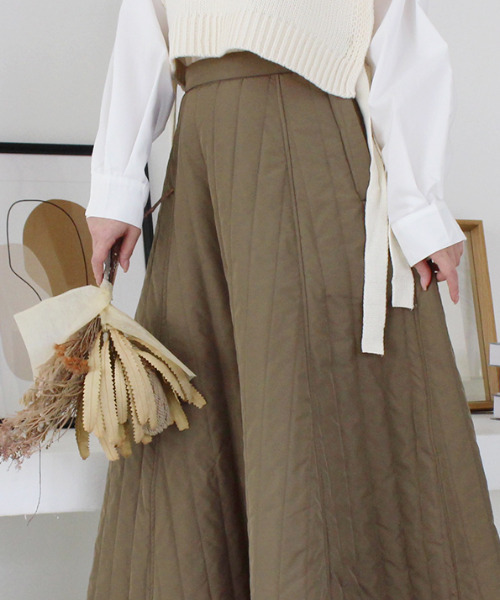 MODE ROBE（モードローブ）の「キルティングフレアスカート（スカート・レディース・ブラック/カーキ/アイボリー・FREE）」の12枚目の写真