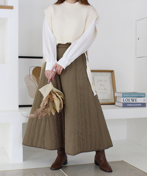 MODE ROBE（モードローブ）の「キルティングフレアスカート（スカート・レディース・ブラック/カーキ/アイボリー・FREE）」の17枚目の写真