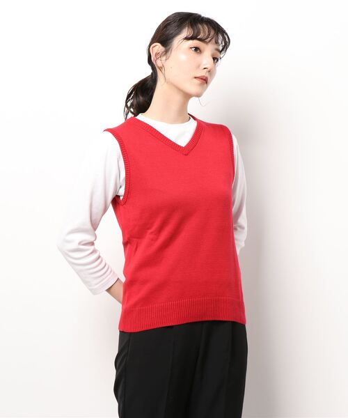 FILA GOLF(フィラゴルフ )の「【FILA:フィラゴルフ】レディースVネックニットベスト(ベスト・レディース・ベージュ/レッド・MEDIUM/LARGE/X-LARGE)」の2枚目の写真