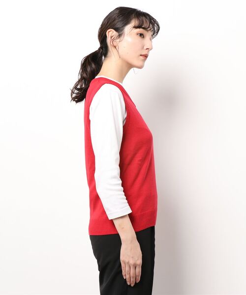 FILA GOLF(フィラゴルフ )の「【FILA:フィラゴルフ】レディースVネックニットベスト(ベスト・レディース・ベージュ/レッド・MEDIUM/LARGE/X-LARGE)」の5枚目の写真
