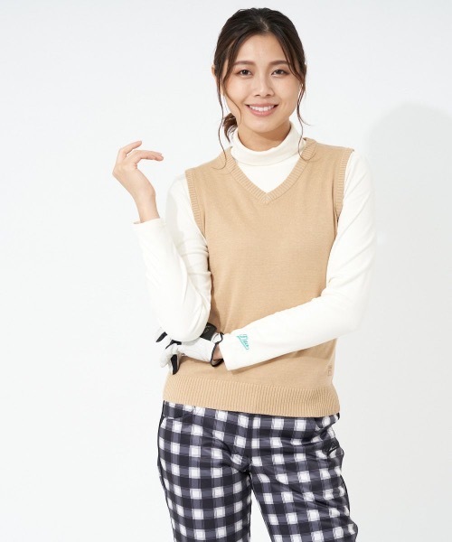 FILA GOLF(フィラゴルフ )の「【FILA:フィラゴルフ】レディースVネックニットベスト(ベスト・レディース・ベージュ/レッド・MEDIUM/LARGE/X-LARGE)」の9枚目の写真