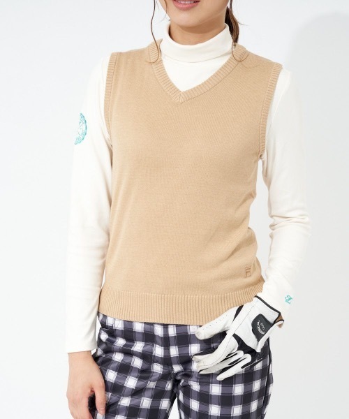FILA GOLF(フィラゴルフ )の「【FILA:フィラゴルフ】レディースVネックニットベスト(ベスト・レディース・ベージュ/レッド・MEDIUM/LARGE/X-LARGE)」の3枚目の写真