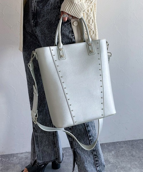 PAGEBOY（ページボーイ）の「モードスタッズトートバッグ（ショルダーバッグ・レディース・ブラック/オフホワイト/シルバー・FREE）」の3枚目の写真