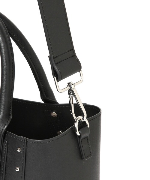 PAGEBOY（ページボーイ）の「モードスタッズトートバッグ（ショルダーバッグ・レディース・ブラック/オフホワイト/シルバー・FREE）」の17枚目の写真