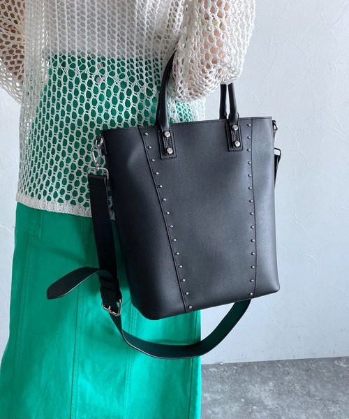 PAGEBOY（ページボーイ）の「モードスタッズトートバッグ（ショルダーバッグ・レディース・ブラック/オフホワイト/シルバー・FREE）」の4枚目の写真