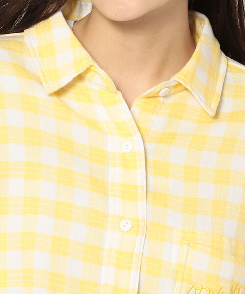 AVIREX(アヴィレックス)の「DOUBLE GAUZE EMBROIDERY SHIRT/ ダブルガーゼ 刺繍シャツ(シャツ/ブラウス・レディース・イエロー/グリーン/ネイビー・FREE)」の5枚目の写真