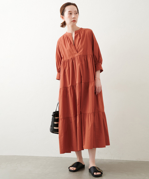 JOURNAL STANDARD（ジャーナルスタンダード）の「スキッパーティアードワンピース（ワンピース・レディース・オレンジ系その他5/ホワイト/ブルー系その他/ブラック・FREE）」の4枚目の写真