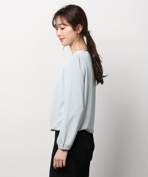 TRUDEA（トルディア）の「タックバルーンブラウス（ビジネスシャツ・レディース・ライトグレー/ホワイト/ネイビー・SMALL/LARGE/MEDIUM）」の5枚目の写真