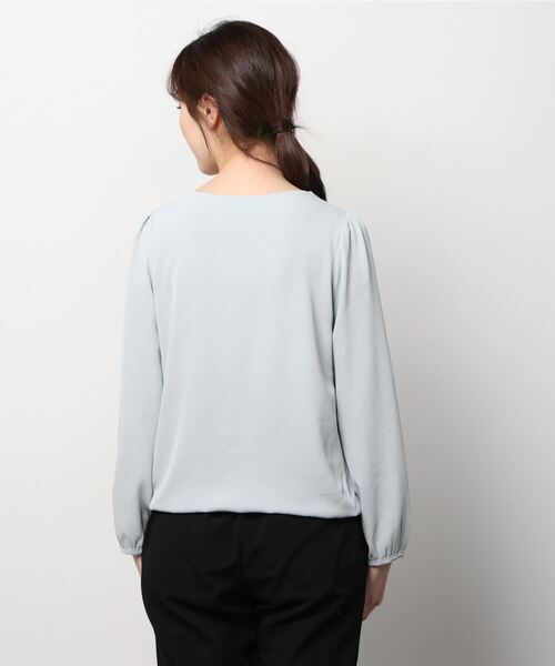 TRUDEA（トルディア）の「タックバルーンブラウス（ビジネスシャツ・レディース・ライトグレー/ホワイト/ネイビー・SMALL/LARGE/MEDIUM）」の4枚目の写真