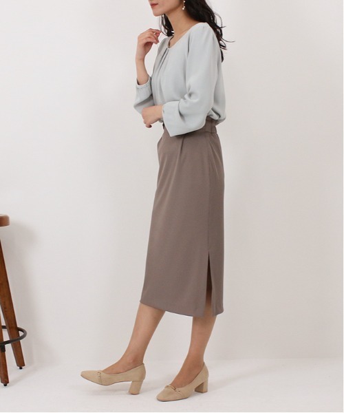 TRUDEA（トルディア）の「タックバルーンブラウス（ビジネスシャツ・レディース・ライトグレー/ホワイト/ネイビー・SMALL/LARGE/MEDIUM）」の21枚目の写真