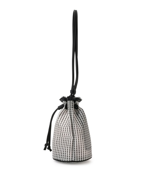 ADAM ET ROPE'(アダムエロペ)の「メッシュ巾着バッグ(ハンドバッグ・レディース・ダークブラウン/ブラック系その他・FREE)」の9枚目の写真