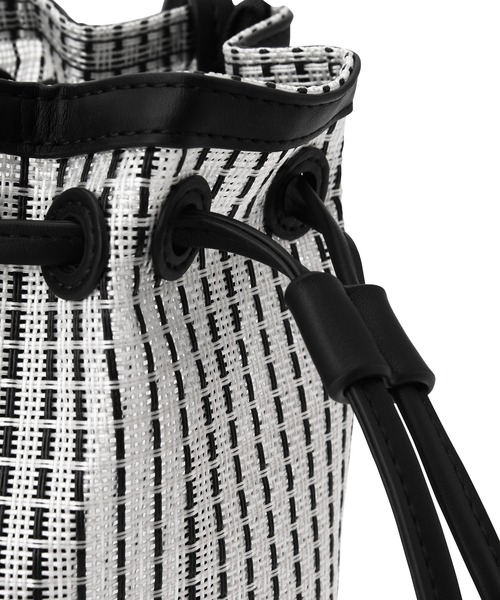 ADAM ET ROPE'(アダムエロペ)の「メッシュ巾着バッグ(ハンドバッグ・レディース・ダークブラウン/ブラック系その他・FREE)」の12枚目の写真