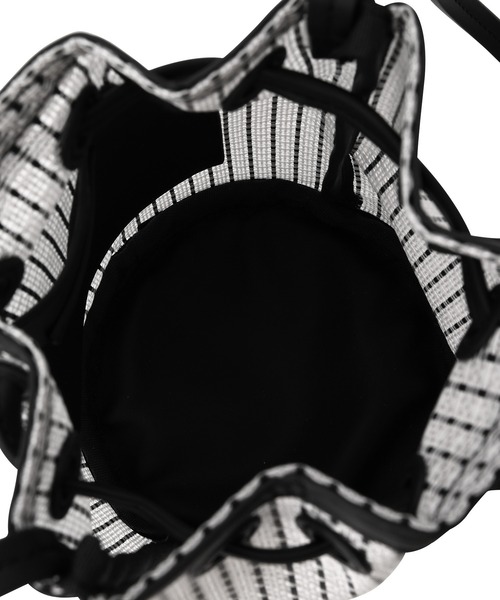 ADAM ET ROPE'(アダムエロペ)の「メッシュ巾着バッグ(ハンドバッグ・レディース・ダークブラウン/ブラック系その他・FREE)」の13枚目の写真