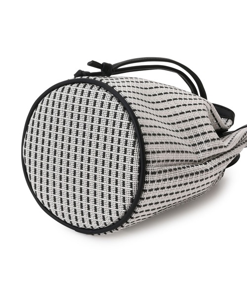 ADAM ET ROPE'(アダムエロペ)の「メッシュ巾着バッグ(ハンドバッグ・レディース・ダークブラウン/ブラック系その他・FREE)」の16枚目の写真