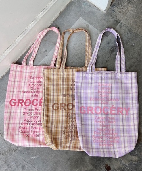 Port（ポート）の「ロゴ プリント カラー トートバッグ / 推しカラートートバッグ / 推しトート / 推し活バッグ #（トートバッグ・レディース・ライトグリーン/イエロー/ピンク/ブラウン系その他/イエロー系その他/ピンク系その他/ブラウン/パープル/ホワイト/ブラック/レモンイエロー/ブラック系その他/グリーン系その他/オレンジ/ネイビー・FREE）」の6枚目の写真