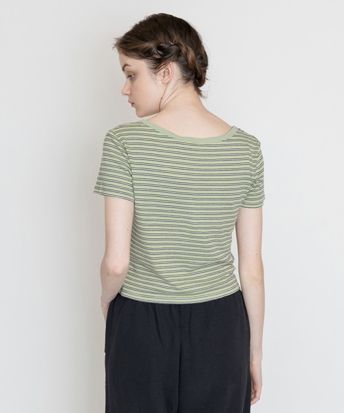 Levi's（リーバイス）の「ヘンリーネックカットソー CROCUS NILE（Tシャツ/カットソー・レディース・グリーン・S/M/XS）」の2枚目の写真