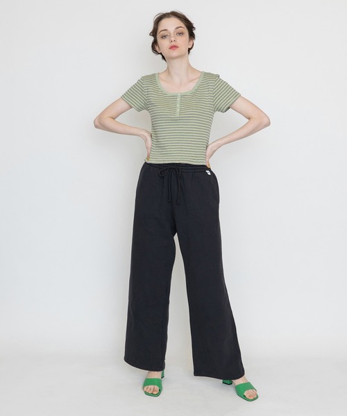 Levi's（リーバイス）の「ヘンリーネックカットソー CROCUS NILE（Tシャツ/カットソー・レディース・グリーン・S/M/XS）」の3枚目の写真