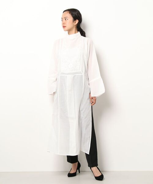 TITE IN THE STORE（ティテ　インザ　ストア）の「サイドスリット刺繍長袖ワンピース（ワンピース・レディース・オフホワイト・38）」の4枚目の写真