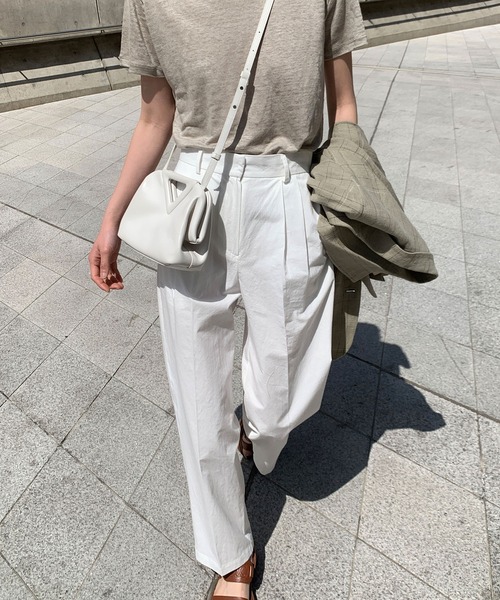 MUYMONA(ムイモナ)の「Double tuck cotton slacks mmw22s032【MUYMONA】【2022SS】(スラックス・レディース・ホワイト/カーキ/ネイビー・M/S)」の2枚目の写真